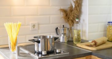 modern-apartment-kitchen-with-pasta-glass